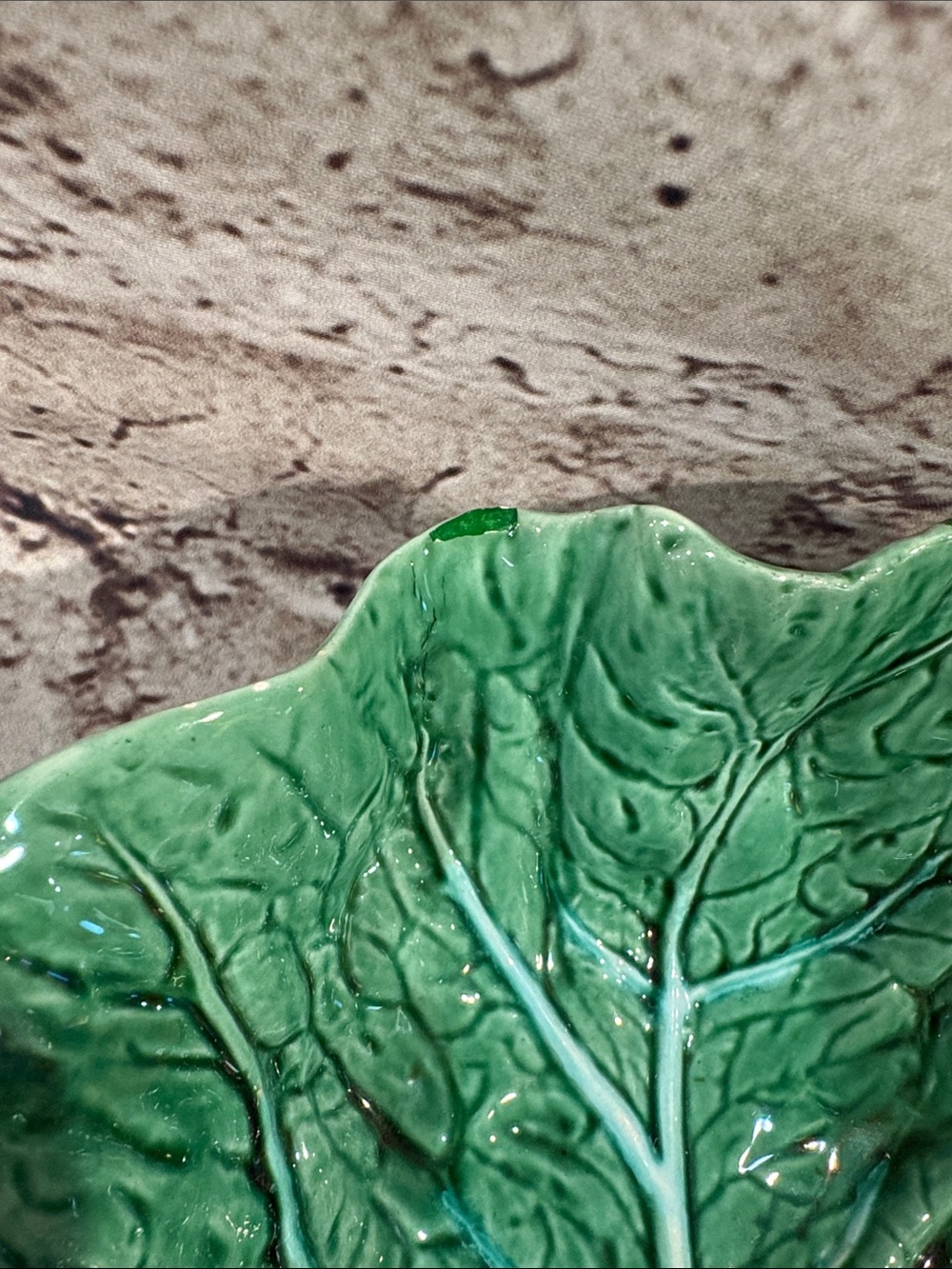 VTG- Bordallo Pinheiro Cabbage Leaf Serving Bowl - Picture 6 of 16